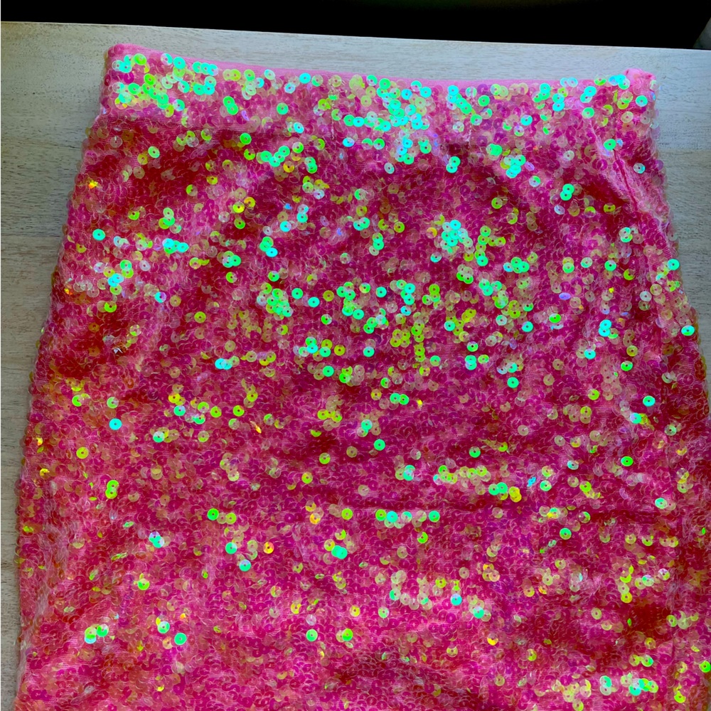 Bright pink sequin mini skirt 💕💗💖